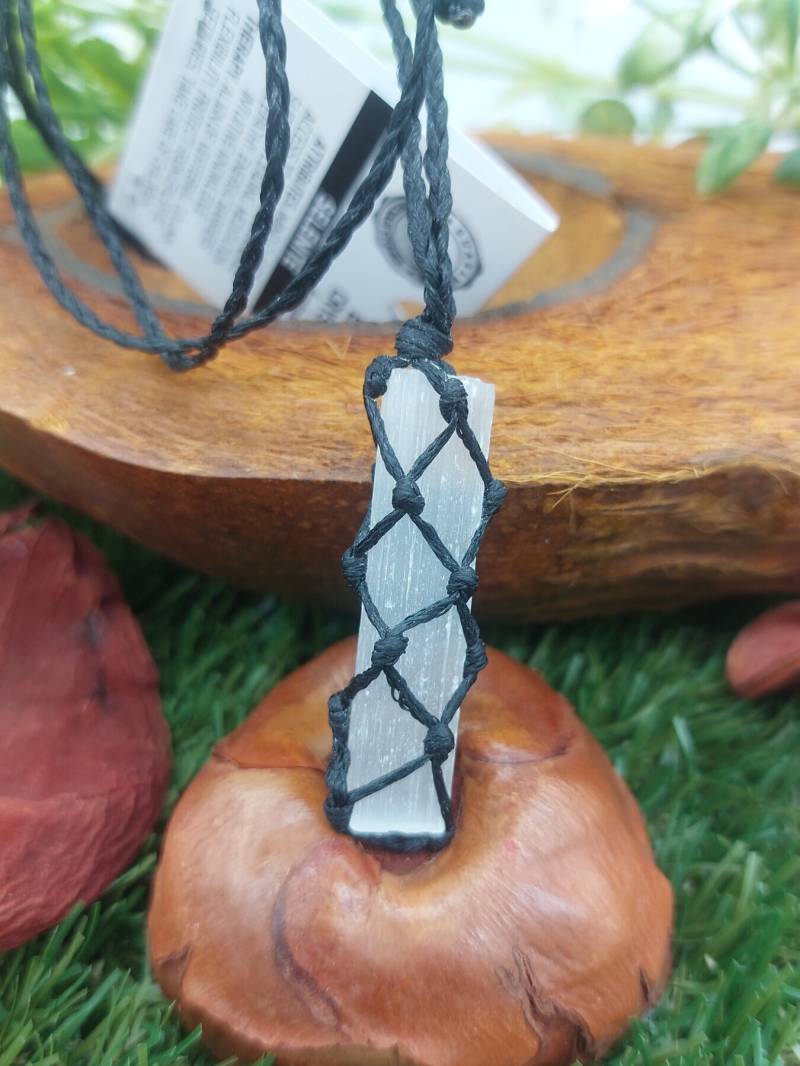 Selenit Kristall Makramee Halskette von jpmineralstone