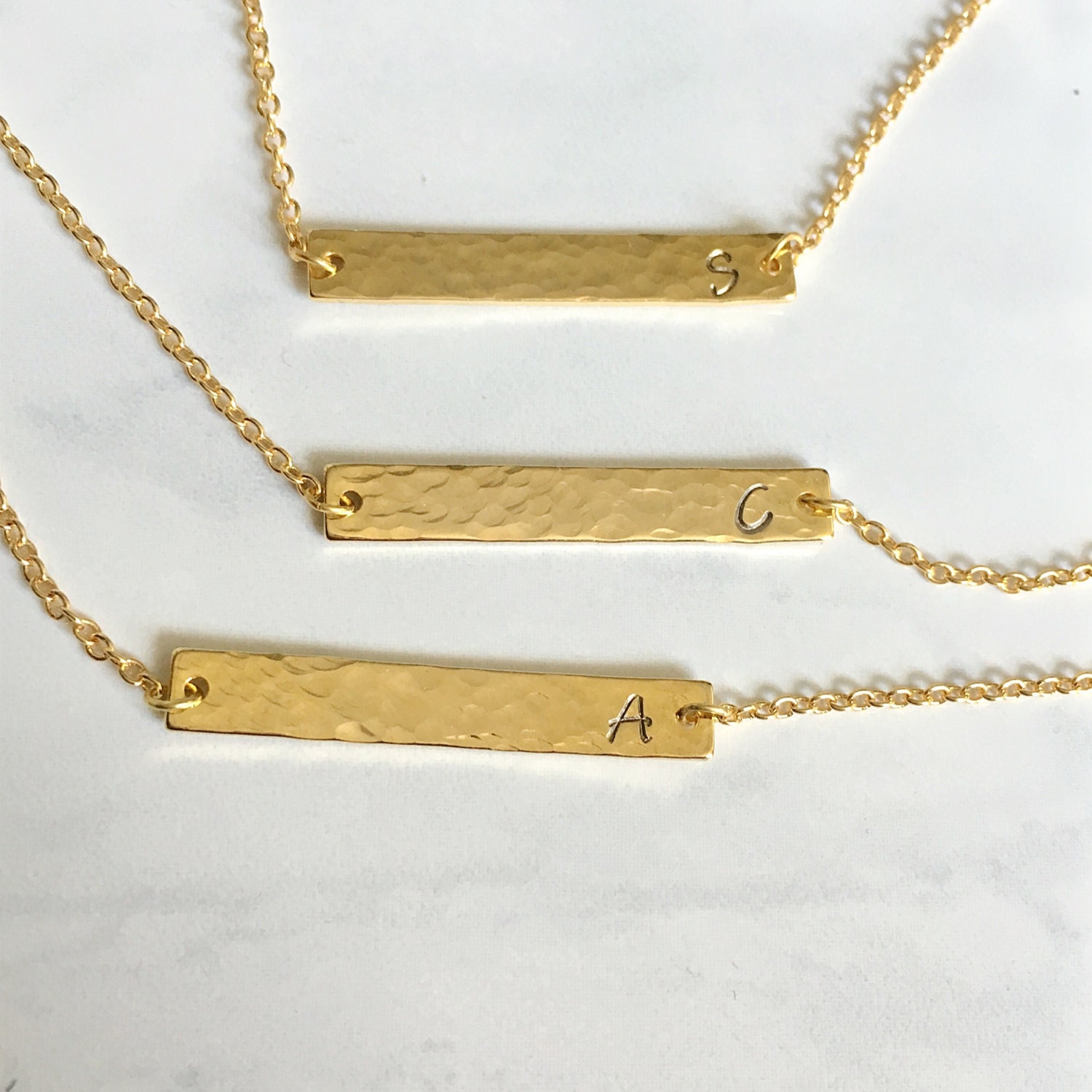 Minimale Gehämmerte Goldbarren Initial Halskette, Zierliche Einfache Geschenk Für Sie, Minimalist, Layering Halskette Minimale Gehämmerte Goldbarren Initial Halskette, Zierliche Einfache Geschenk Für Sie, Minimalist, Layering Halskette von jstarscanada