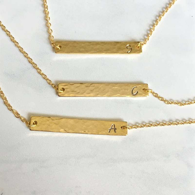 Minimale Gehämmerte Goldbarren Initial Halskette, Zierliche Einfache Geschenk Für Sie, Minimalist, Layering Halskette Minimale Gehämmerte Goldbarren Initial Halskette, Zierliche Einfache Geschenk Für Sie, Minimalist, Layering Halskette von jstarscanada