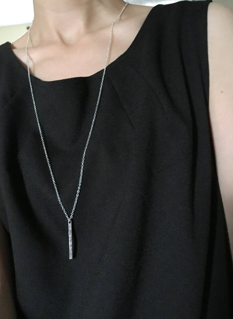 Minimale Gehämmerte Silberkette, Vertikale Halskette, Geschenk Für Sie, Minimalist, Layering Halskette von jstarscanada