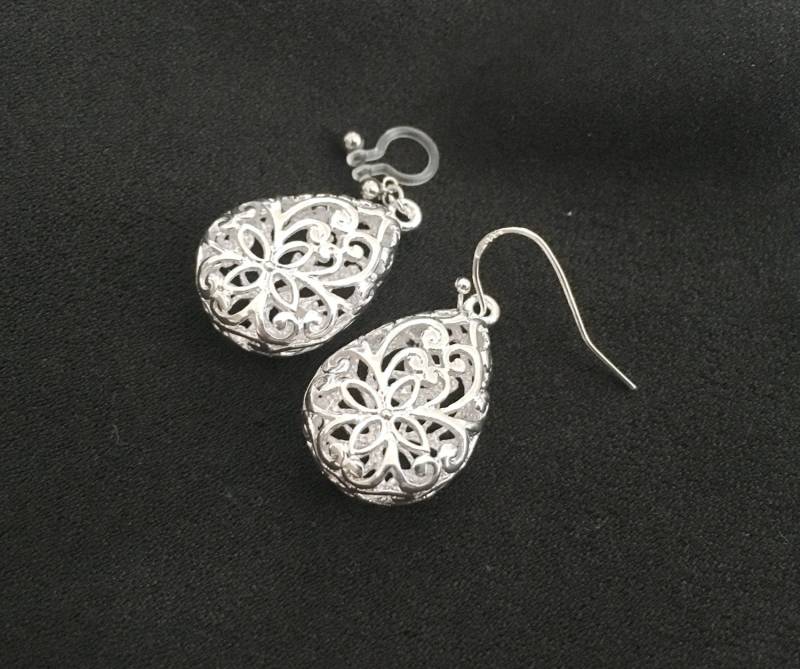 Silber Filigrane Charme Ohrringe, Unsichtbare Clip Auf Oder Sterling Haken, Brautjungfer Geschenk, Geschenk Für Sie, Schwester Silber Filigrane Charme Ohrringe, Unsichtbare Clip Auf Oder Sterling Haken, Brautjungfer Geschenk, Geschenk Für Sie, Schwester von jstarscanada