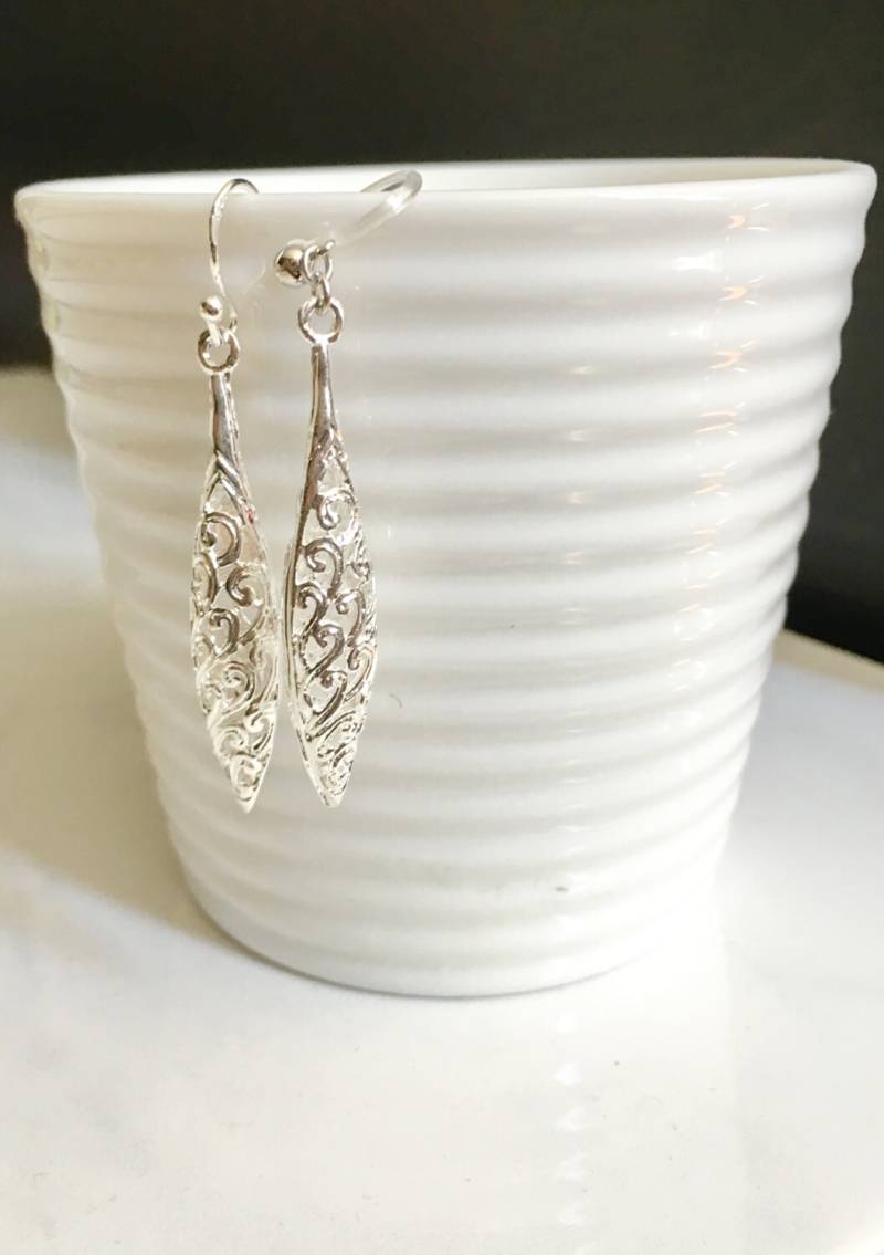 Silber Filigrane Charme Ohrringe, Unsichtbarer Clip Oder Gold Gefüllter Haken, Brautjungfer Geschenk, Geschenk Für Sie, Schwester Silber Filigrane Charme Ohrringe, Unsichtbarer Clip Oder Gold Gefüllter Haken, Brautjungfer Geschenk, Geschenk Für Sie, Schwester von jstarscanada