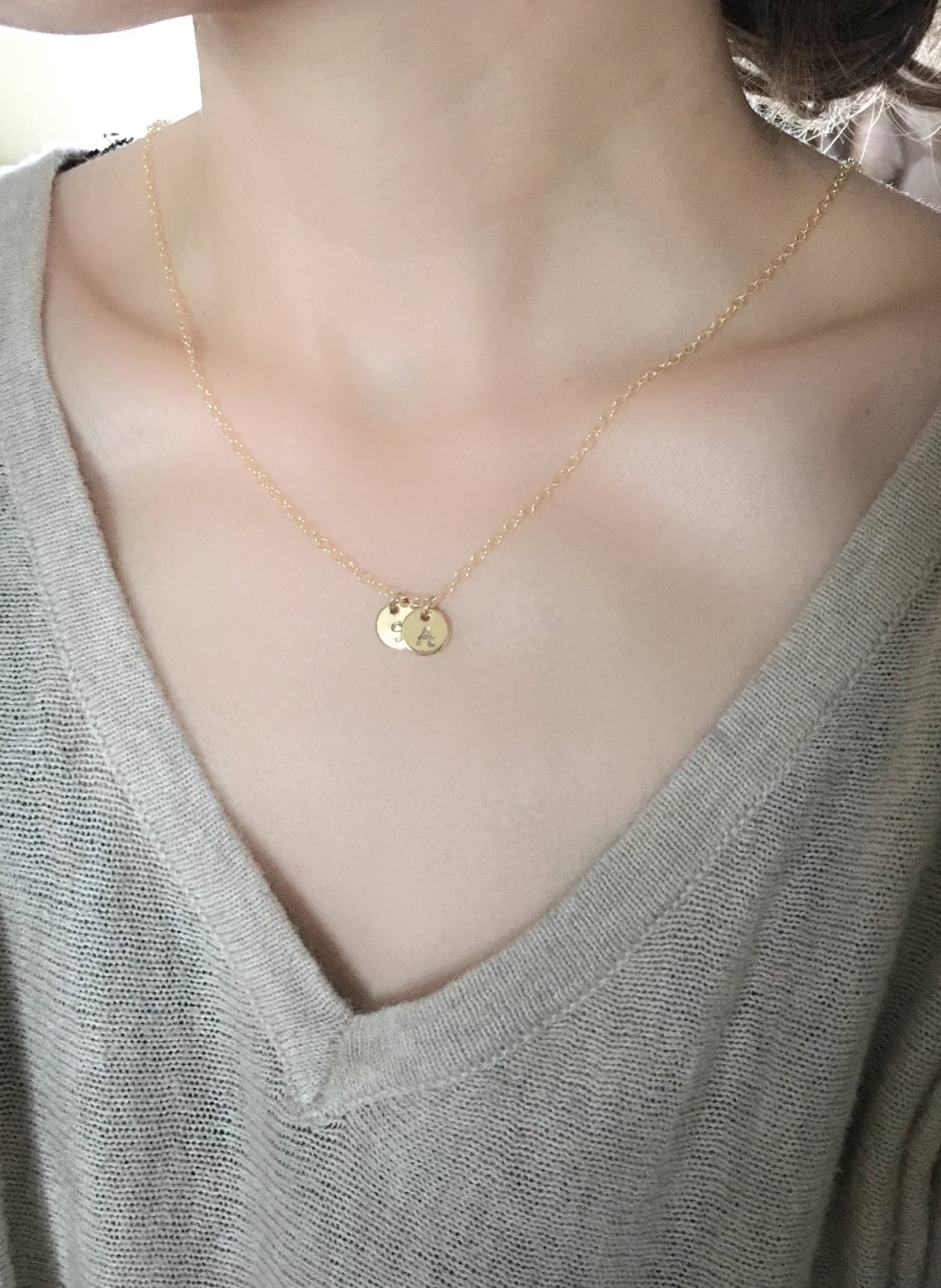 Zwei Plättchen Personalisierte Gold Filled Initial Halskette, Handgestempelte Münze Brautjungfer Geschenk von jstarscanada