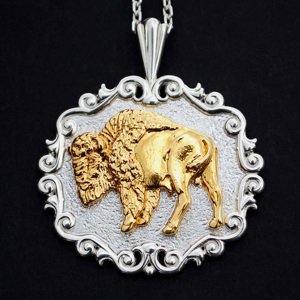 Wunderschöne Solide 925 Sterling Silber & 24K Gold Overlay Buffalo Halskette Neu Wunderschöne Solide 925 Sterling Silber & 24K Gold Overlay Buffalo Halskette Neu von jt6740