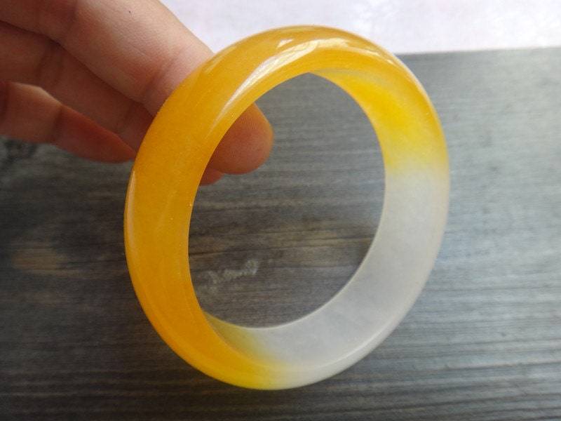 62 Mm Größe 2, 44 Zoll Gelb Mit Weißem Jade Armband 62 Mm Größe 2, 44 Zoll Gelb Mit Weißem Jade Armband von juat