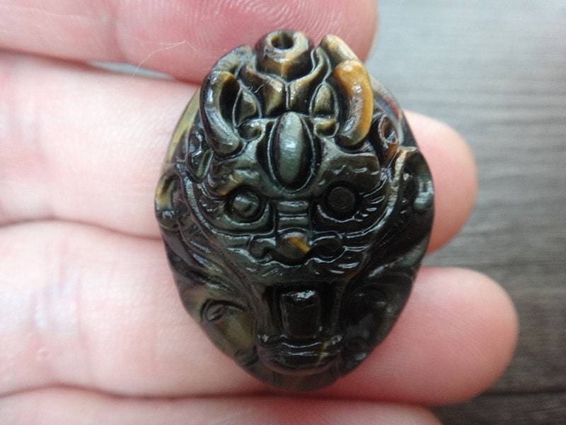 Einzigartiger Natürlicher Tigerauge Stein Amulett Anhänger Drachenkopf Einzigartiger Natürlicher Tigerauge Stein Amulett Anhänger Drachenkopf von juat