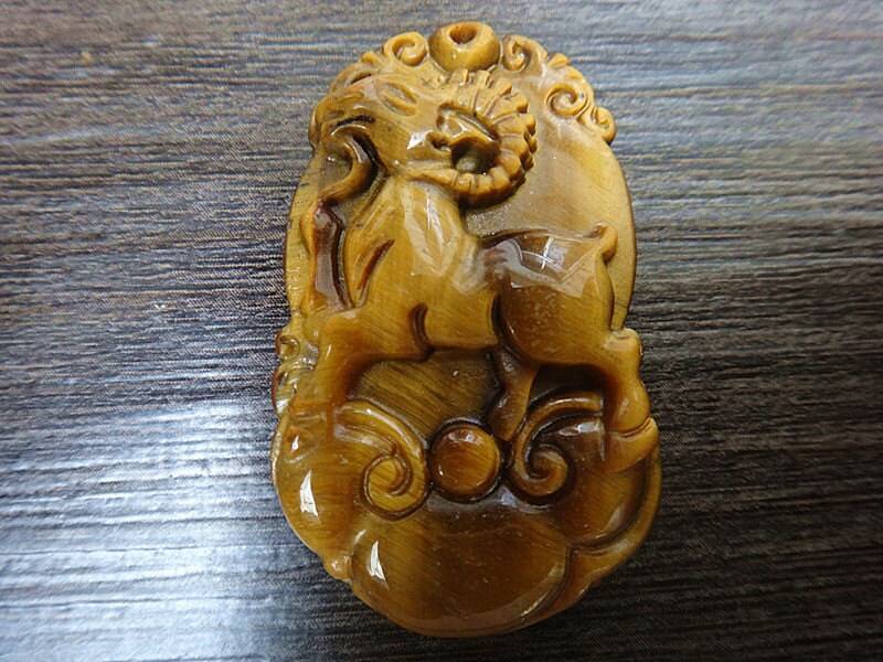 Natürliche Tiger Auge Stein Amulett Anhänger Schaf Natürliche Tiger Auge Stein Amulett Anhänger Schaf von juat
