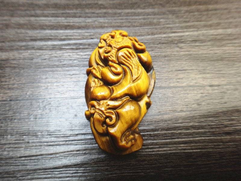 Natürliche Tiger Eye Pi Xiu Anhänger Yao Natürliche Tiger Eye Pi Xiu Anhänger Yao von juat