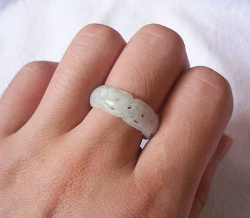 Natürlicher Weißer Jade Hohlring Natürlicher Weißer Jade Hohlring von juat