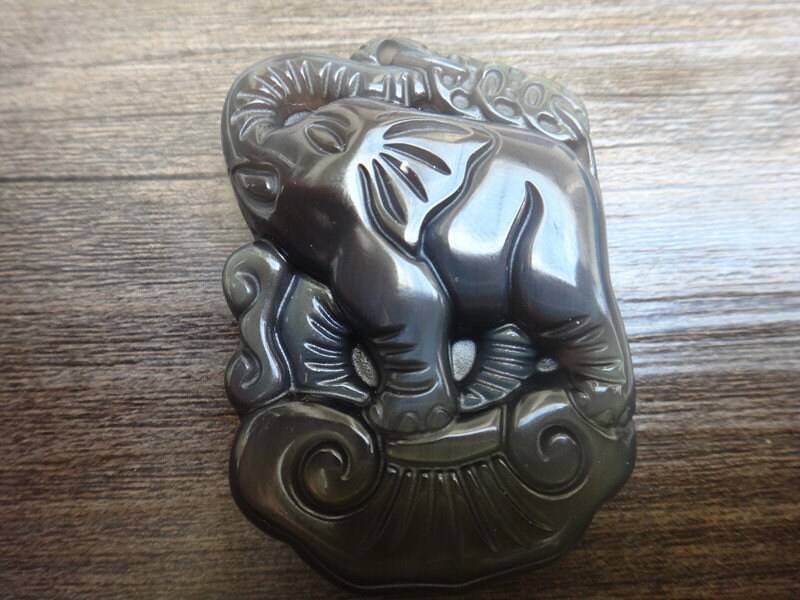 Natureis Art Regenbogen Auge Obsidian Anhänger Elefant Natureis Art Regenbogen Auge Obsidian Anhänger Elefant von juat