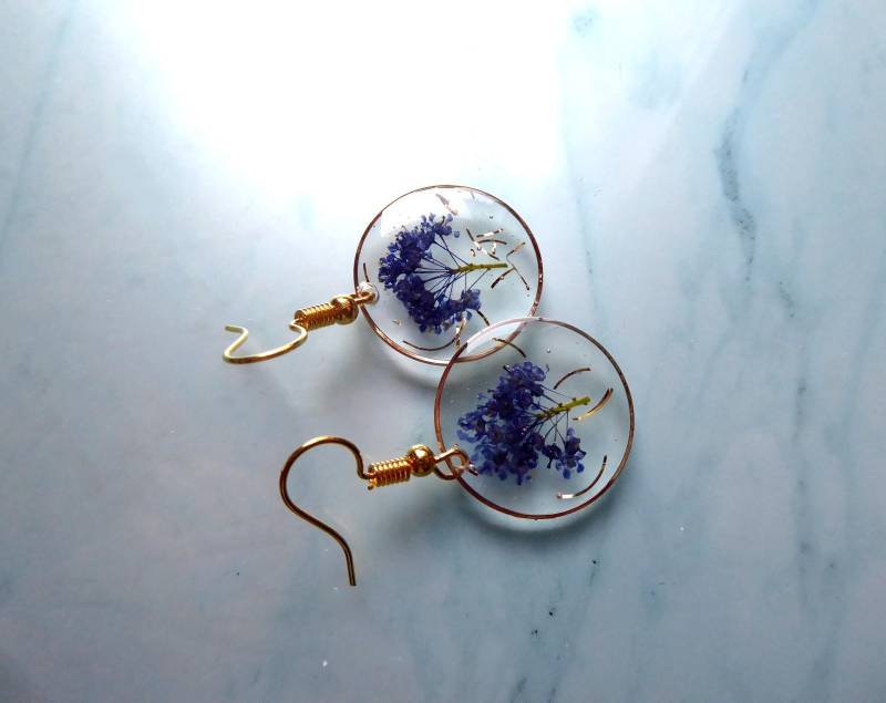 Blaue Blumen Gold Ohrringe 2, 5 cm von julialinjewelry