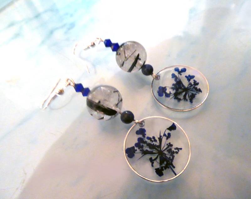 Blaue Blumen Silber Ohrringe Mit Quarz Und Lapislazuli von julialinjewelry