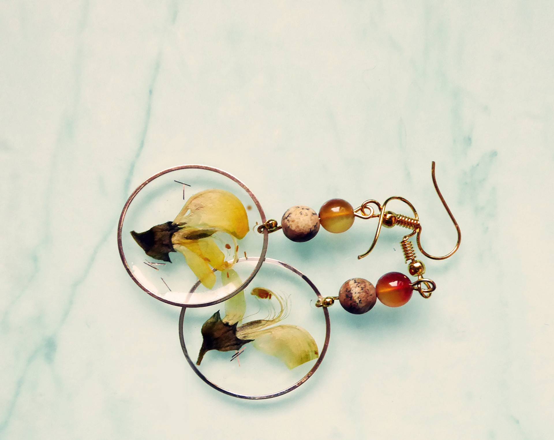 Gelbe Blumen Gold Ohrringe 2, 5 cm Mit Achat von julialinjewelry