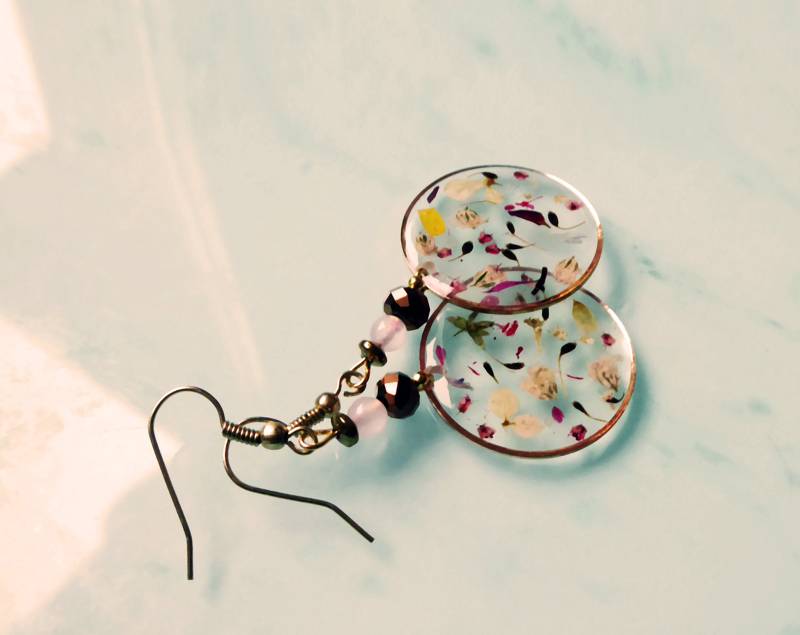 Ohrringe Mit Kleinste Blümchen 2, 5 cm Gold Achat Und Tiger Auge von julialinjewelry