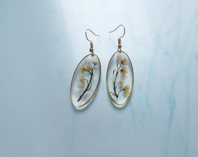 Goldene Maiglöckchen-Naturohrringe Für Sie von julialinjewelry