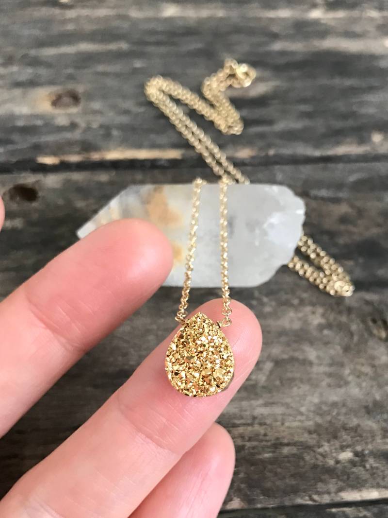 Gold Titan Druzy Halskette 14K Filled Ankerkette Gold Titan Druzy Halskette 14K Filled Ankerkette von julianneblumlo