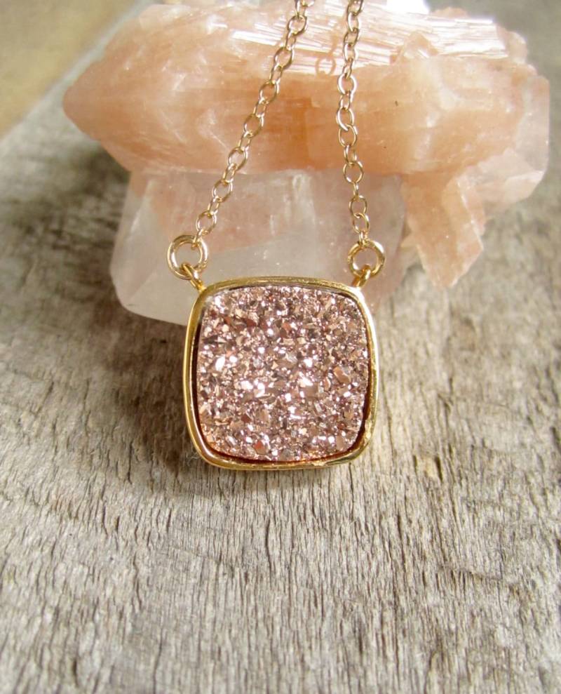 Rose Gold Druzy Halskette 14K Fill Kette, Edelsteinschmuck Rose Gold Druzy Halskette 14K Fill Kette, Edelsteinschmuck von julianneblumlo