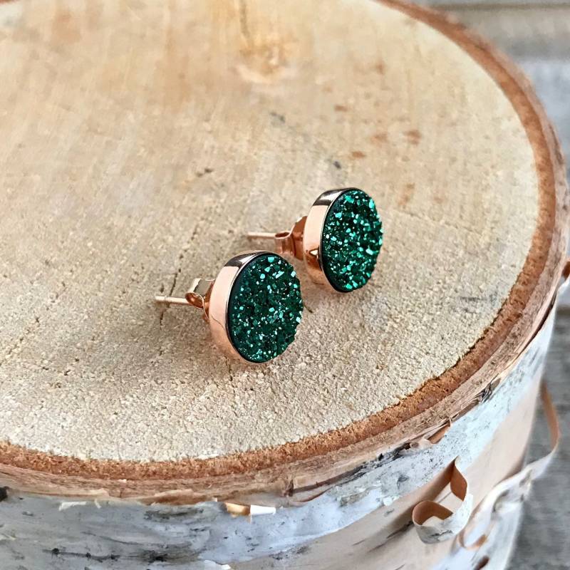 Smaragdgrüne Druzy Ohrstecker Rotgold Vermeil, 10 Mm Smaragdgrüne Druzy Ohrstecker Rotgold Vermeil, 10 Mm von julianneblumlo