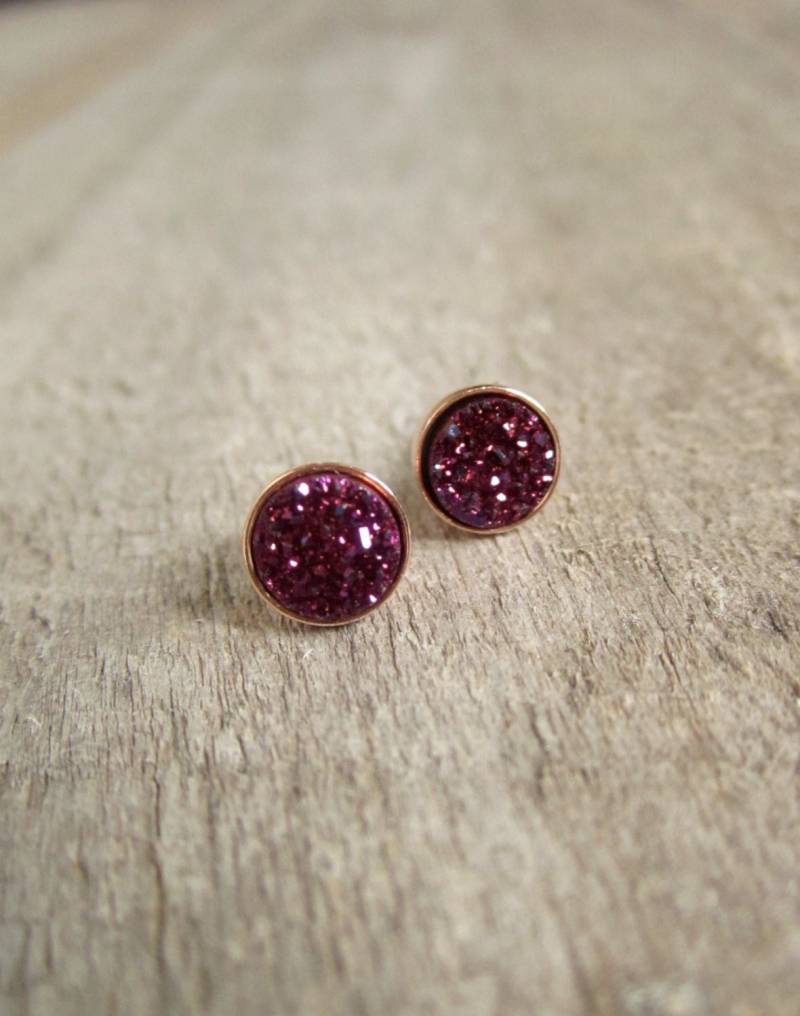 Tiny Druzy Ohrringe Pflaume Ohrstecker Titanium Drusy Quarz Rose Gold Vermeil Set Tiny Druzy Ohrringe Pflaume Ohrstecker Titanium Drusy Quarz Rose Gold Vermeil Set von julianneblumlo