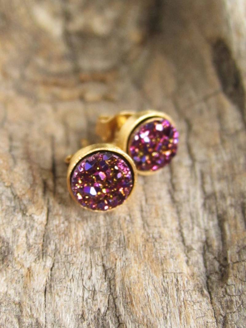 Winzige Druzy Ohrringe Pflaume Ohrstecker Titan Drusy Quarz Gold Vermeil Set Winzige Druzy Ohrringe Pflaume Ohrstecker Titan Drusy Quarz Gold Vermeil Set von julianneblumlo