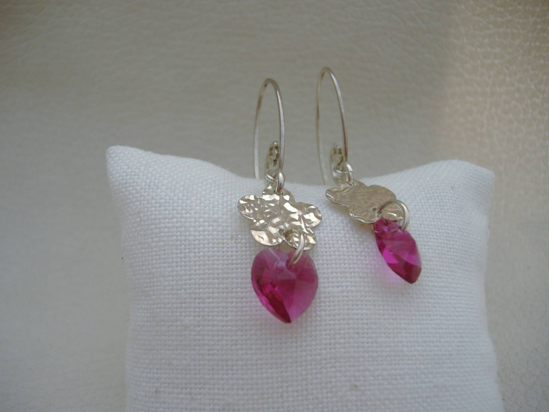 Ohrringe Mit Pinkfarbenen Herzen von julidell