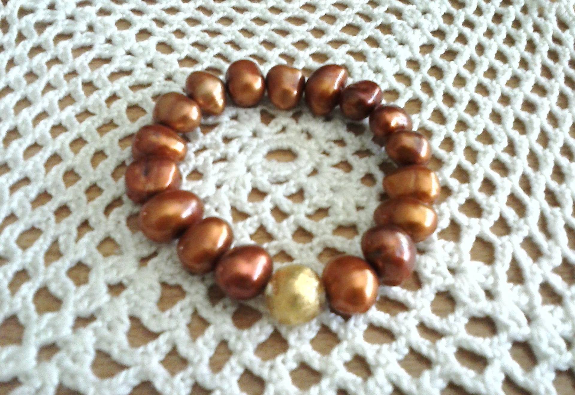 Raffiniertes Armband Mit Perlen Und Ball Goldfolie von julidell