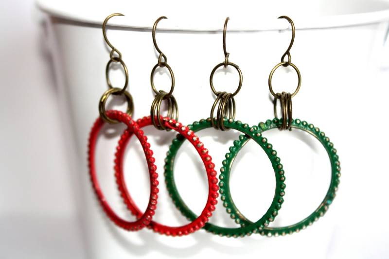 Rustikale Hoop Ohrringe, Rote Grüne Geschenkideen, Geschenk Für Sie, Distressed Weihnachtsohrringe, Urlaub Schmuck Rustikale Hoop Ohrringe, Rote Grüne Geschenkideen, Geschenk Für Sie, Distressed Weihnachtsohrringe, Urlaub Schmuck von julijonesdesigns