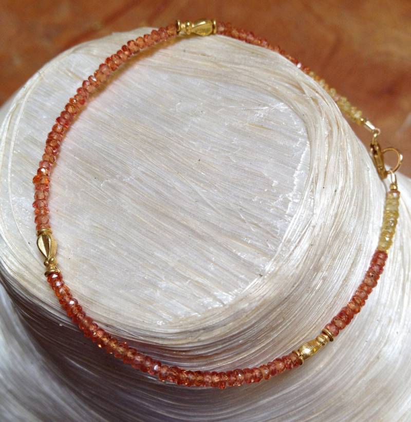 Orange Saphir Und 18K Gold Armband Orange Saphir Und 18K Gold Armband von jumpthatmoon