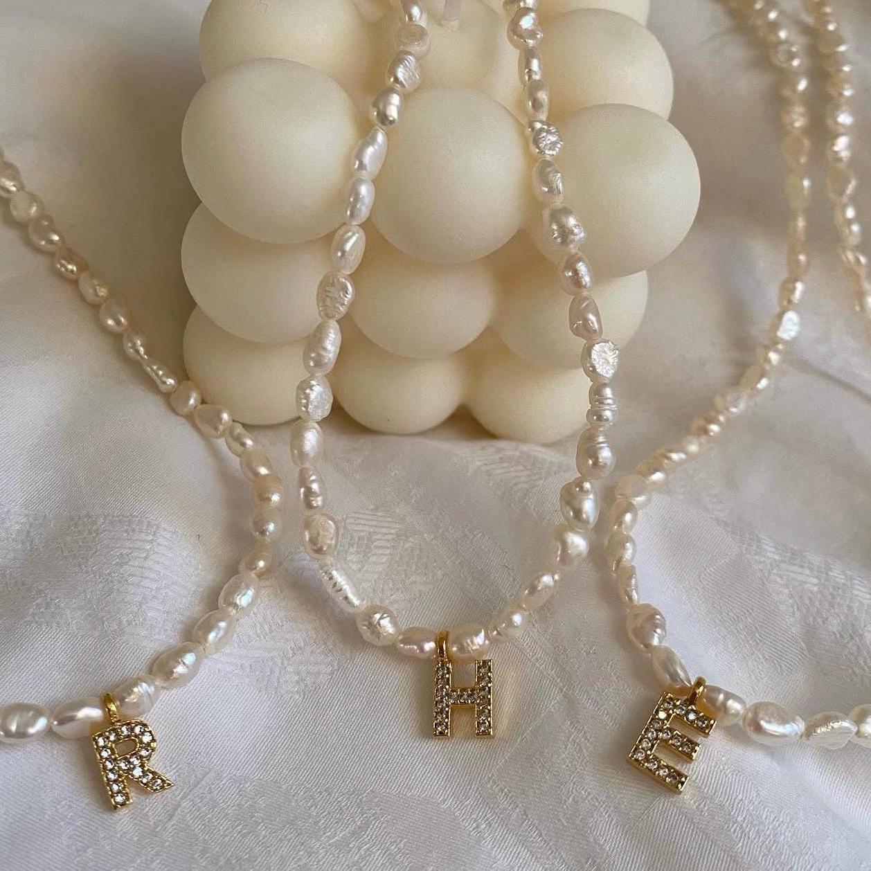 Pearl Necklace/Pearl Initial With Letter Pendant Pearl Necklace/Pearl Initial With Letter Pendant von juneelabel