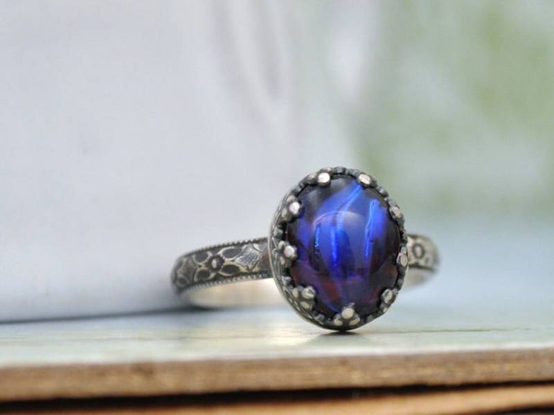sterling Alexandrit Ring Floraler Bandring Aus Oxidiertem 925Er Silber Mit Glassteinen Den 50Er Jahren sterling Alexandrit Ring Floraler Bandring Aus Oxidiertem 925Er Silber Mit Glassteinen Den 50Er Jahren von junesnight