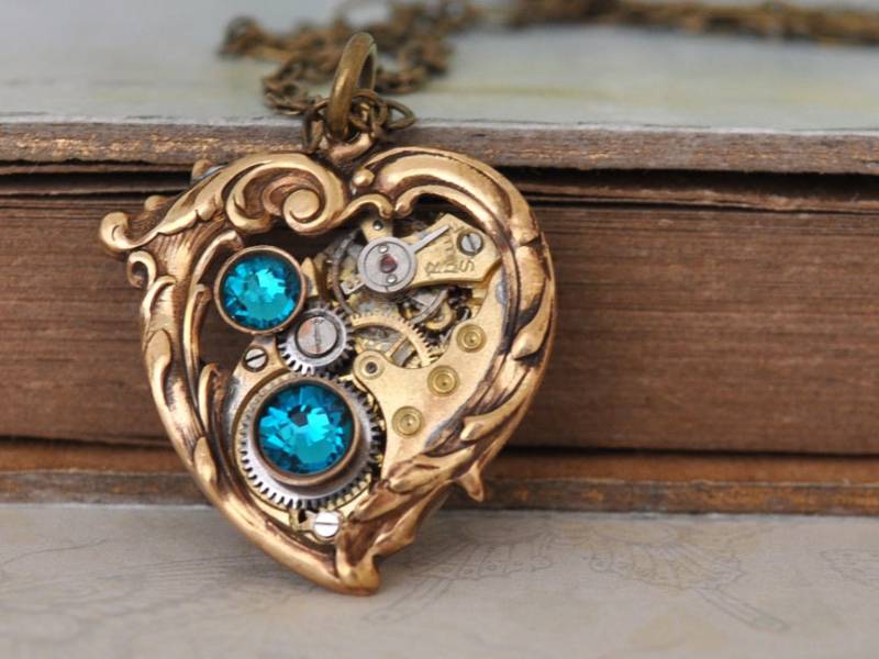 steampunk Schmuck - in My Heart All The Time Viktorian Herz Halskette Mit Vintage Uhrwerk Altmessing steampunk Schmuck - in My Heart All The Time Viktorian Herz Halskette Mit Vintage Uhrwerk Altmessing von junesnight