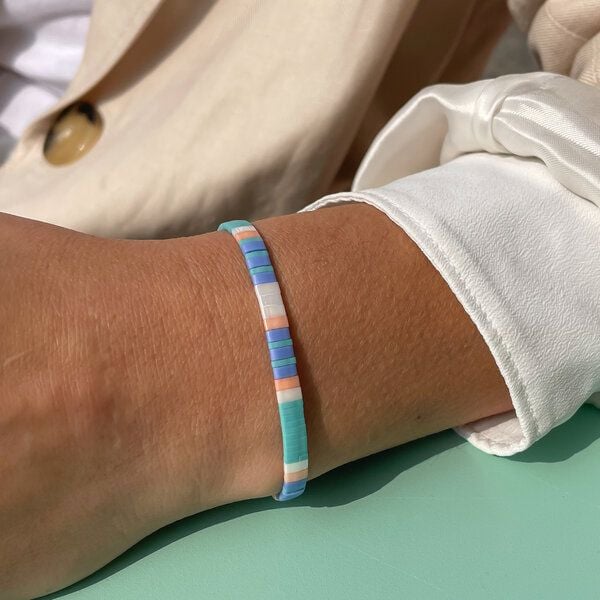 juni Breites Perlenarmband "Primavera" in Pastell Tönen von juni