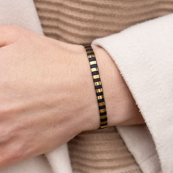 juni Armband Vivienne - handgemacht in Deutschland - mit verstellbarer Schiebeperle aus recyceltem Gold von juni