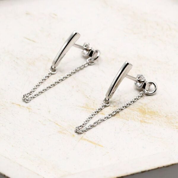 juni Ohrstecker mit Kette - 925er Silber rhodiniert von juni