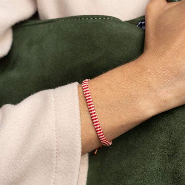 juni Gestreiftes Perlenarmband "Coco" rouge und bleu im Breton Stil - in rot oder blau von juni