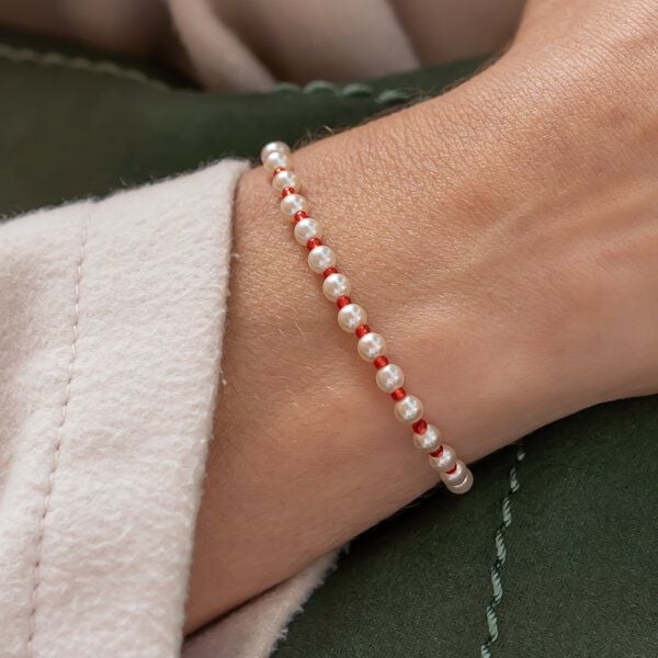juni Perlenarmband "Faye" mit verstellbarer Schiebeperle aus recyceltem Gold oder Silber von juni
