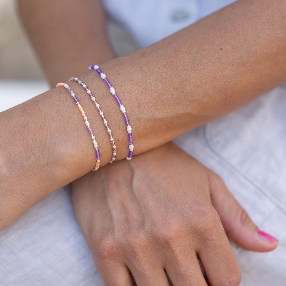 Sommer Perlenarmbänder Set Lila Apricot, Zarte Armbänder Aus Runden Glasperlen Mit Verstellbarer Schiebeperle, Handgemacht in Deutschland Sommer Perlenarmbänder Set Lila Apricot, Zarte Armbänder Aus Runden Glasperlen Mit Verstellbarer Schiebeperle, Handgemacht in Deutschland von juniSCHMUCK