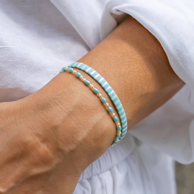 Perlenarmbänder Set Türkis - Damen Armbänder Aus Türkisen Perlen Mit Verstellbarer Schiebeperle Recyceltem Gold, Handgemacht in Berlin von juniSCHMUCK