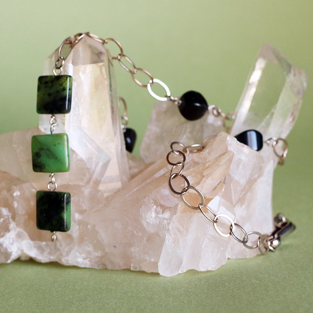 Y-Halskette Aus Grünem Serpentin Und Schwarzem Obsidian Y-Halskette Aus Grünem Serpentin Und Schwarzem Obsidian von juniperberry