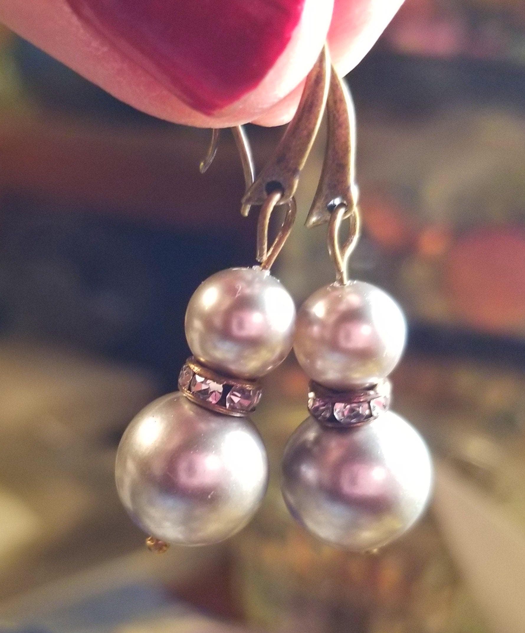 Ohrringe Mit Hellgrauen Swarovski Perlen Und Strass Rondelle von junosgarden