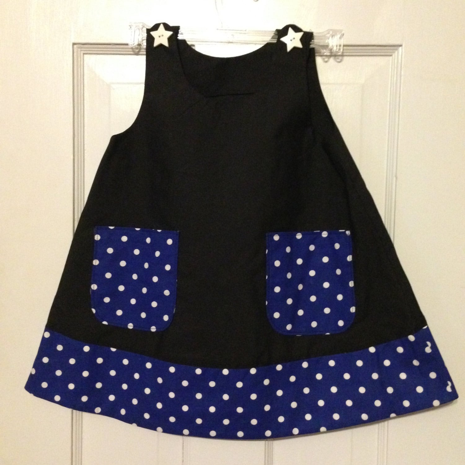 Abstand 40 % Rabatt Kinderschürze Polka Dot Kleid, Taschen, Schwarz Mit Blauen Und Weißen Dots, 3 T Abstand 40 % Rabatt Kinderschürze Polka Dot Kleid, Taschen, Schwarz Mit Blauen Und Weißen Dots, 3 T von jupitermoon3