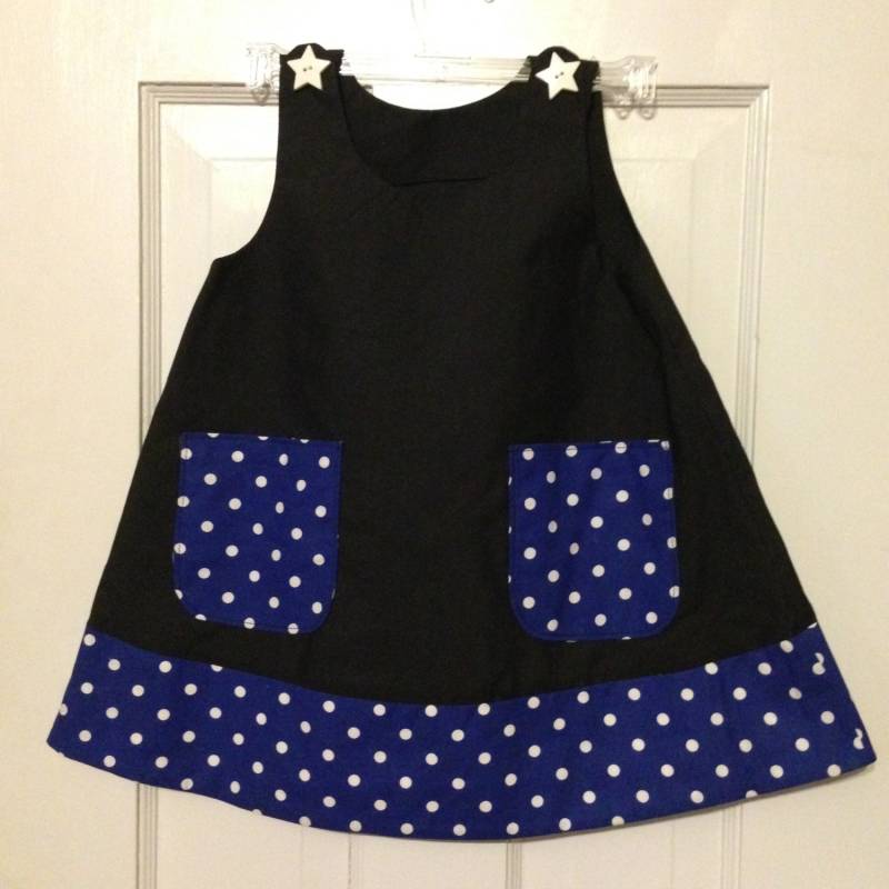 Abstand 40 % Rabatt Kinderschürze Polka Dot Kleid, Taschen, Schwarz Mit Blauen Und Weißen Dots, 3 T Abstand 40 % Rabatt Kinderschürze Polka Dot Kleid, Taschen, Schwarz Mit Blauen Und Weißen Dots, 3 T von jupitermoon3
