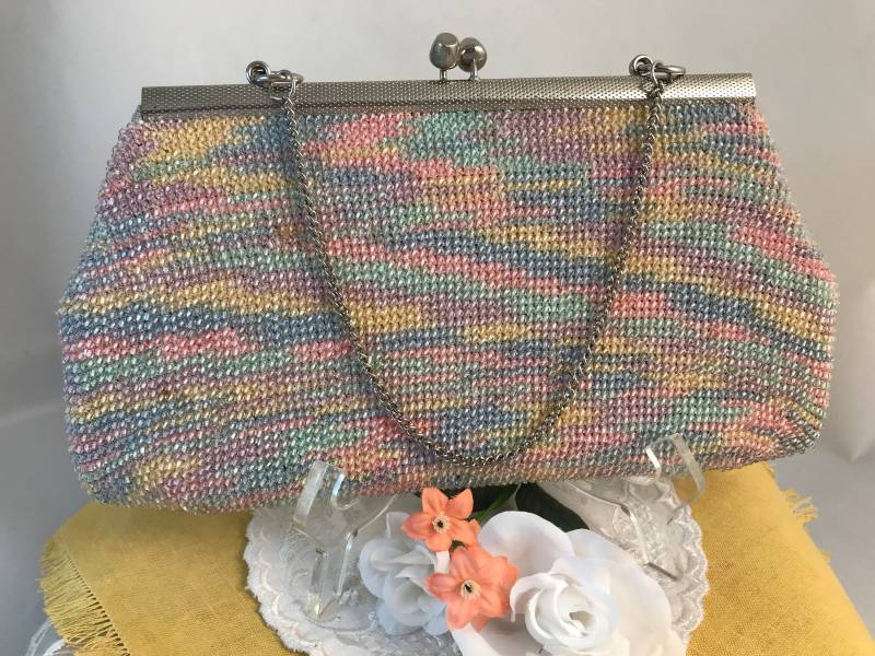Vintage Perlen Pastell Geldbörse Mit Kette Vintage Perlen Pastell Geldbörse Mit Kette von just2girlsApickin