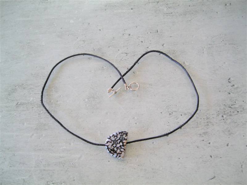 Halskette Mit Achat-Anhänger, Schwarzbraun, Versandkostenfrei Halskette Mit Achat-Anhänger, Schwarzbraun, Versandkostenfrei von justfortytwo