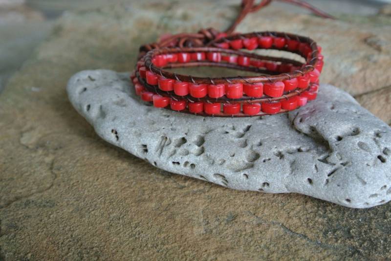 Sale 40% Rojo Koralle Perlen Leder Wickelarmband Sale 40% Rojo Koralle Perlen Leder Wickelarmband von justhipstuff