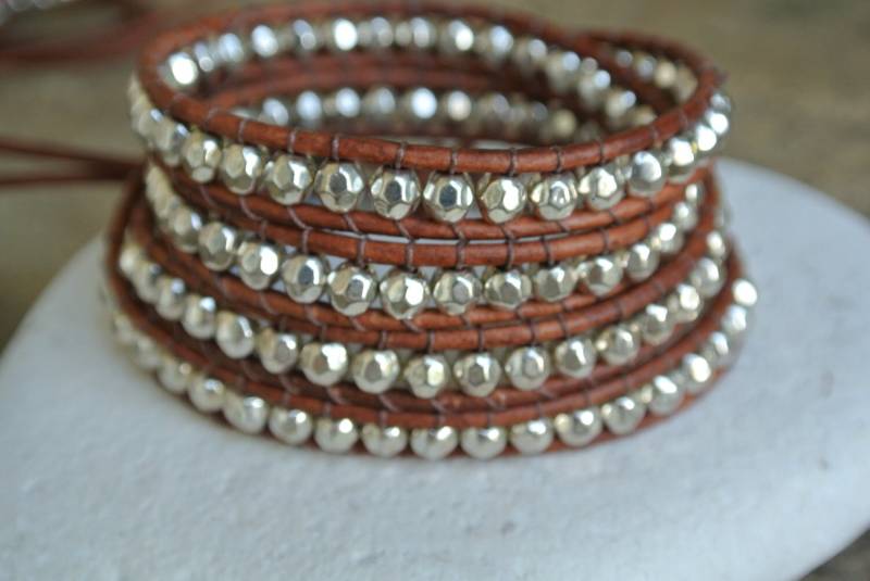 Verkauf 40 % Rabatt Auf Boho Zinn Perlen Naturleder Wrap Armband Verkauf 40 % Rabatt Auf Boho Zinn Perlen Naturleder Wrap Armband von justhipstuff