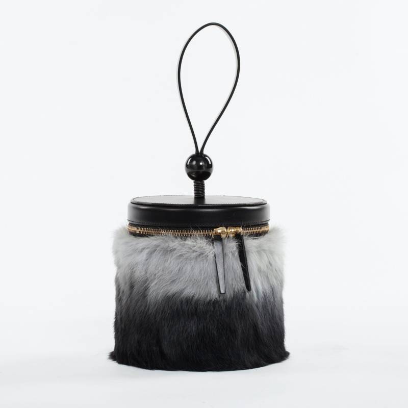 Naoshima Kaninchenfell Bucket Bag_Black Naoshima Kaninchenfell Bucket Bag_Black von justthingswelike