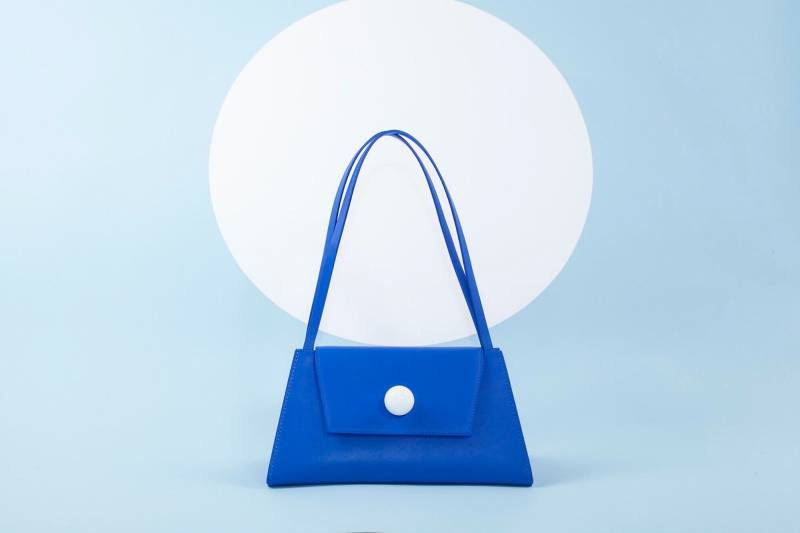 Naoshima Triangle Bag_Yves Klein Blue Naoshima Triangle Bag_Yves Klein Blue von justthingswelike