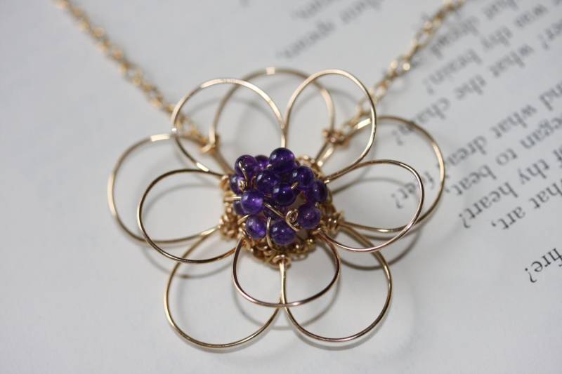 Gefüllte Blüte Amethyst Halskette von justynajewelry