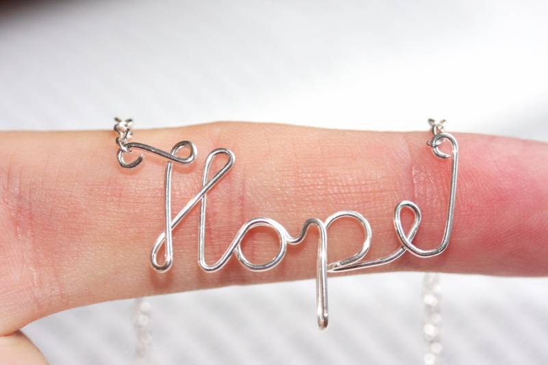 Handgemachte Hope Halskette Aus Sterlingsilber Handgemachte Hope Halskette Aus Sterlingsilber von justynajewelry